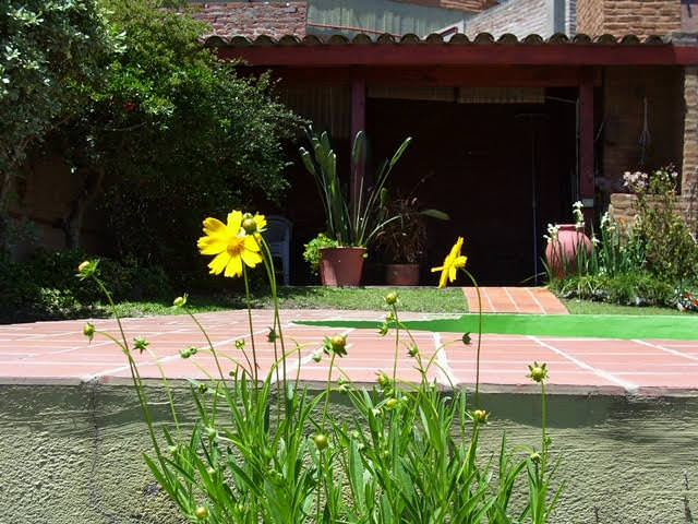 CASA CON PILETA EN BARRIO COSTA AZUL