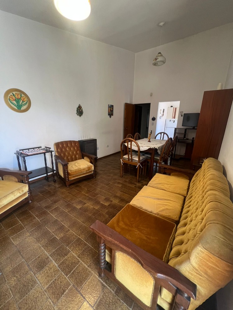 CASA 2 DORMITORIOS