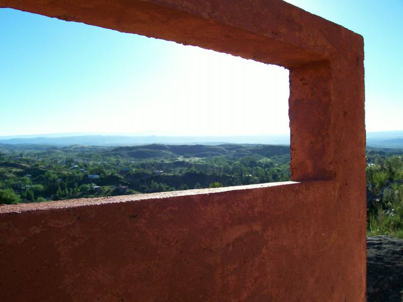 EXCELENTE PROPIEDAD CON GRAN PARQUE Y VISTA PANORAMICA !!