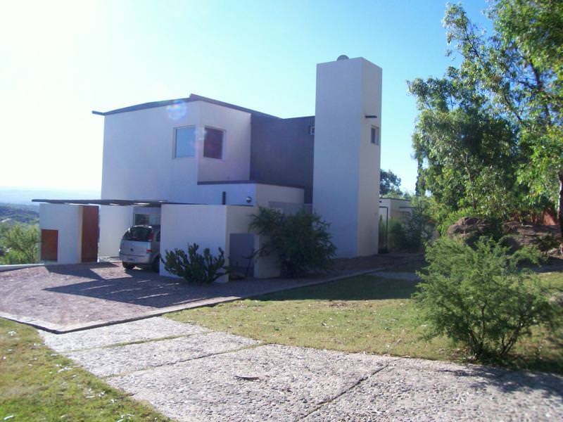EXCELENTE PROPIEDAD CON GRAN PARQUE Y VISTA PANORAMICA !!