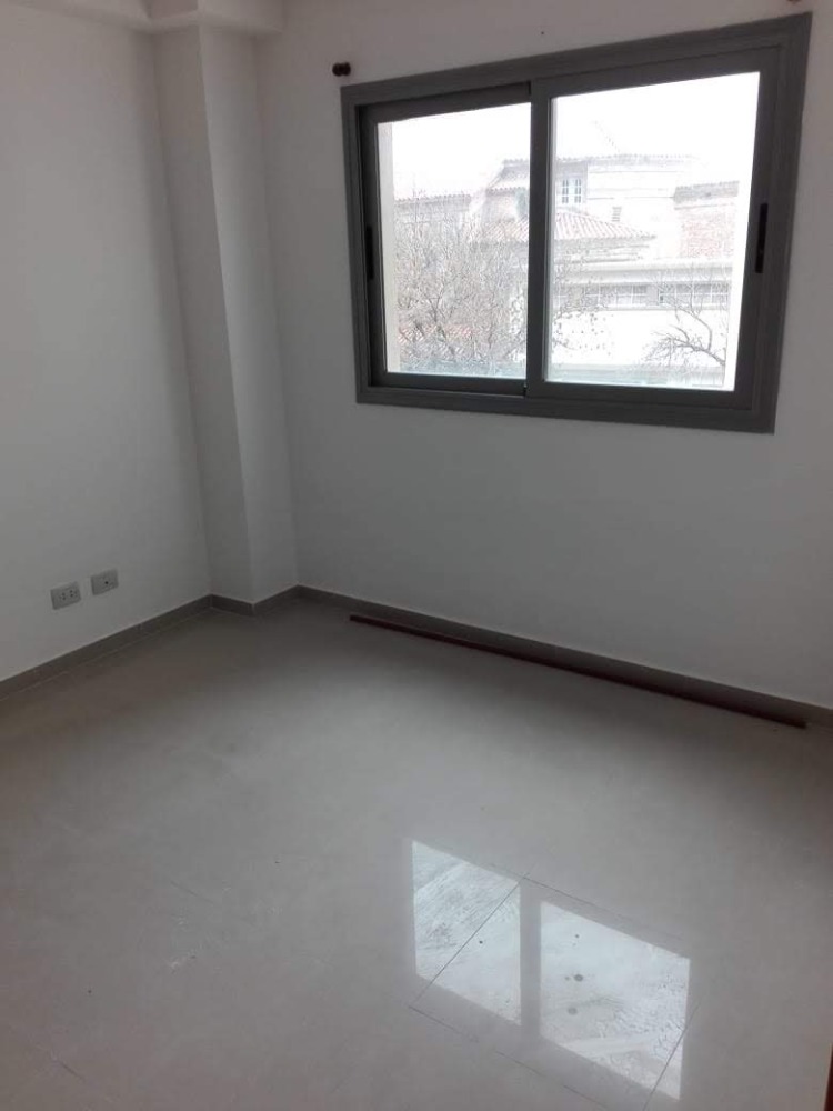 DEPTO CENTRICO CON COCHERA Y PILETA