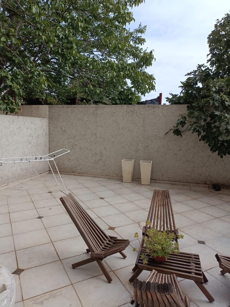 DEPARTAMENTO EN PLANTA BAJA CON GRAN PATIO !!