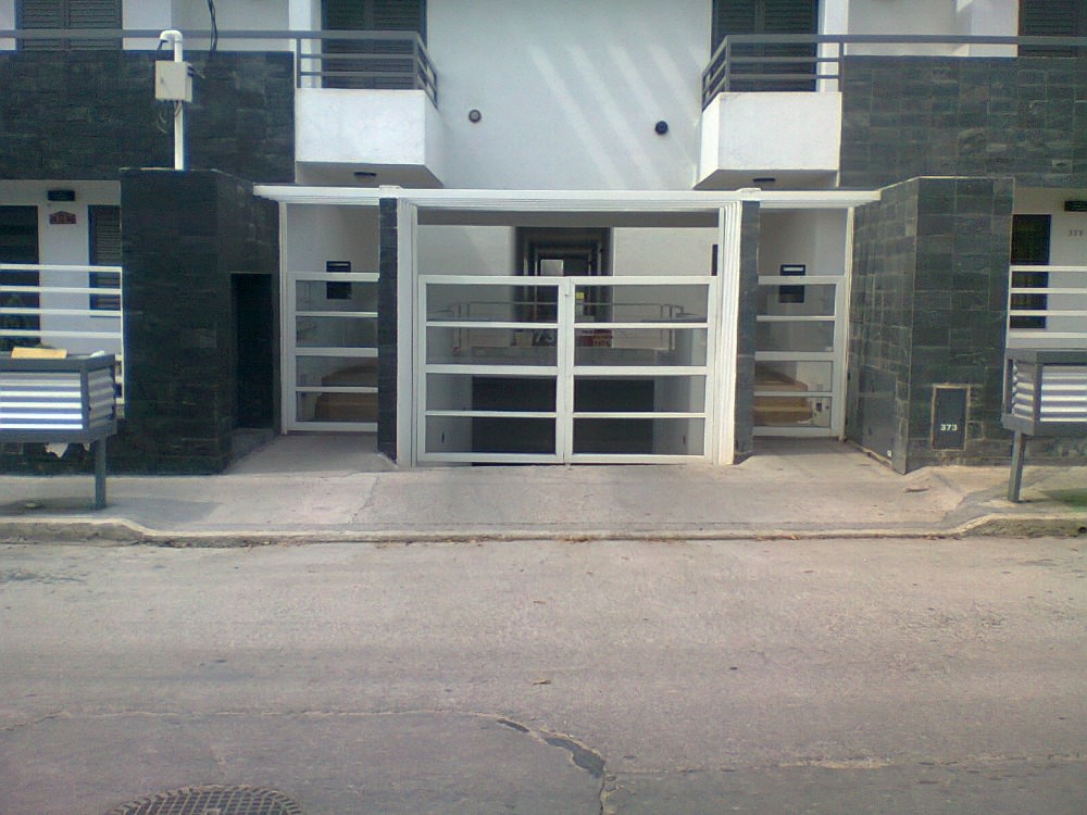 DEPARTAMENTO CON COCHERA A POCAS CUADRAS DEL CENTRO