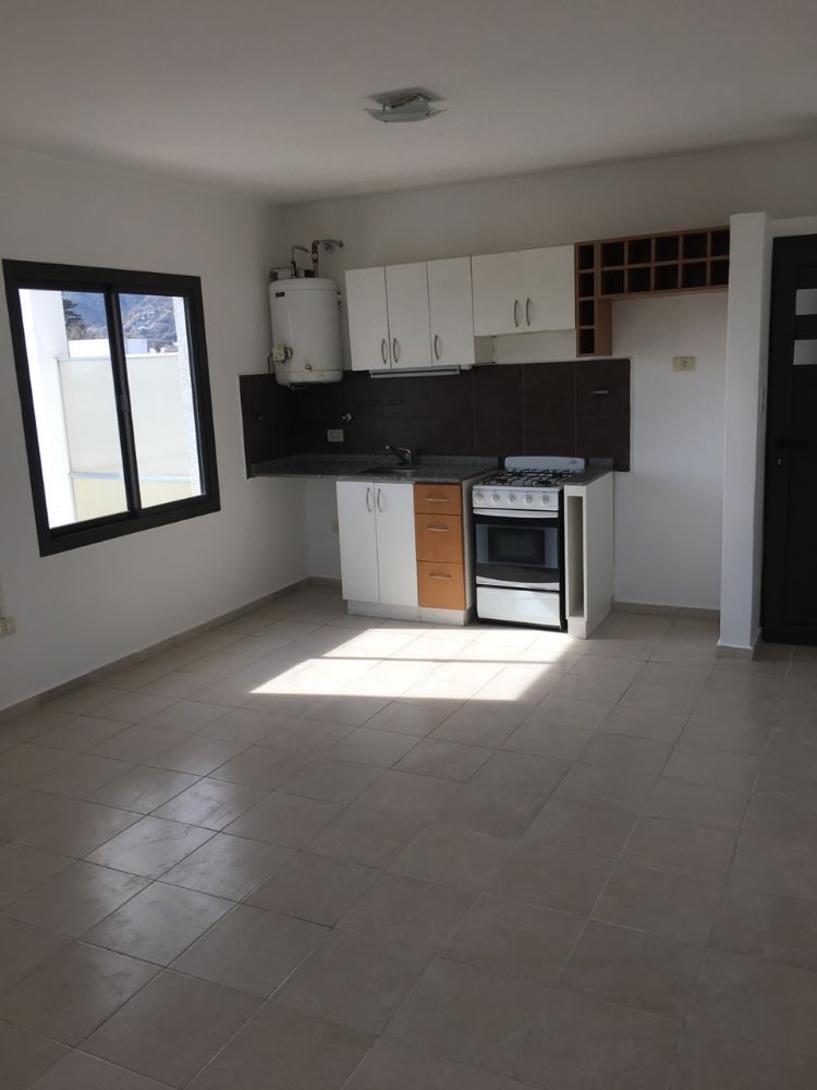 DEPARTAMENTO CON COCHERA A POCAS CUADRAS DEL CENTRO