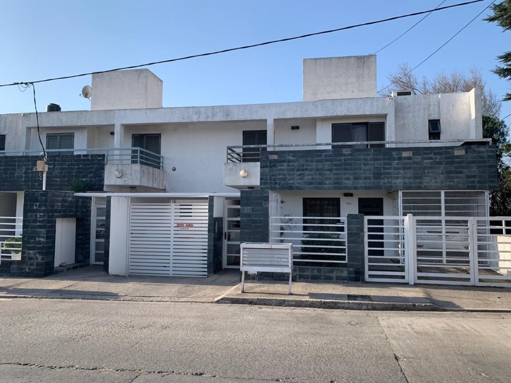 DEPARTAMENTO CON COCHERA A POCAS CUADRAS DEL CENTRO
