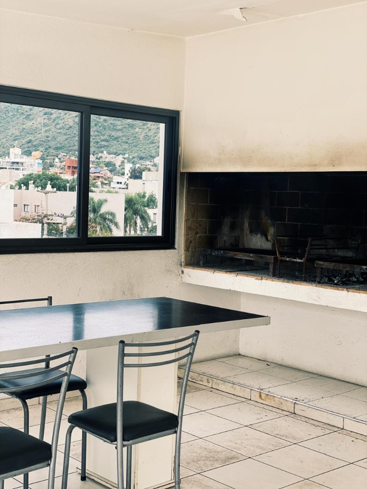 DEPARTAMENTO PILETA Y COCHERA