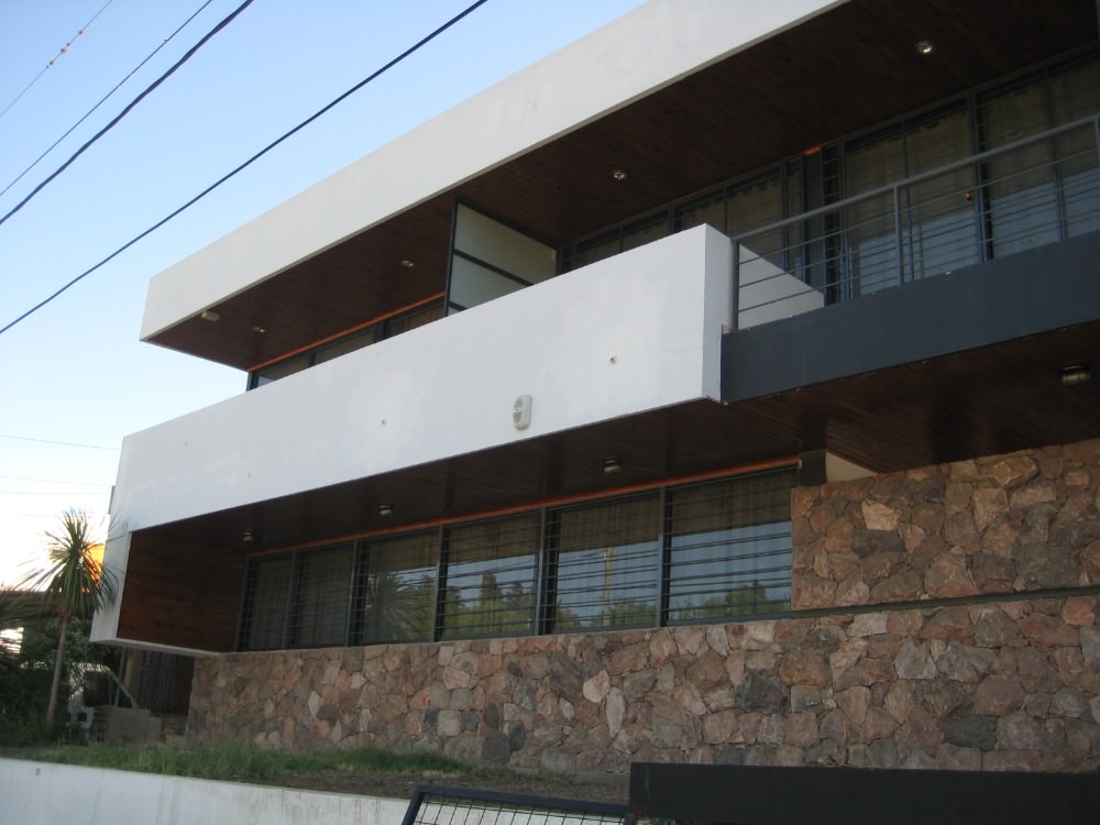 DEPARTAMENTO DE 2 DORMITORIOS CON COCHERA FRENTE AL RÍO !!