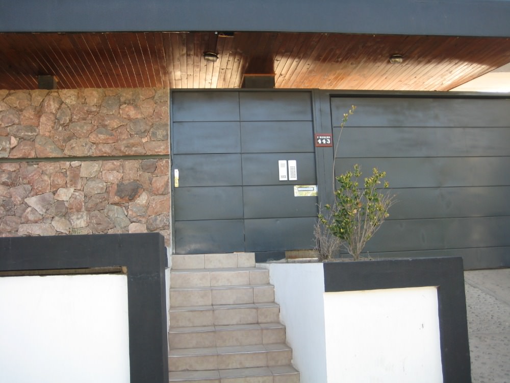 DEPARTAMENTO DE 2 DORMITORIOS CON COCHERA FRENTE AL RÍO !!
