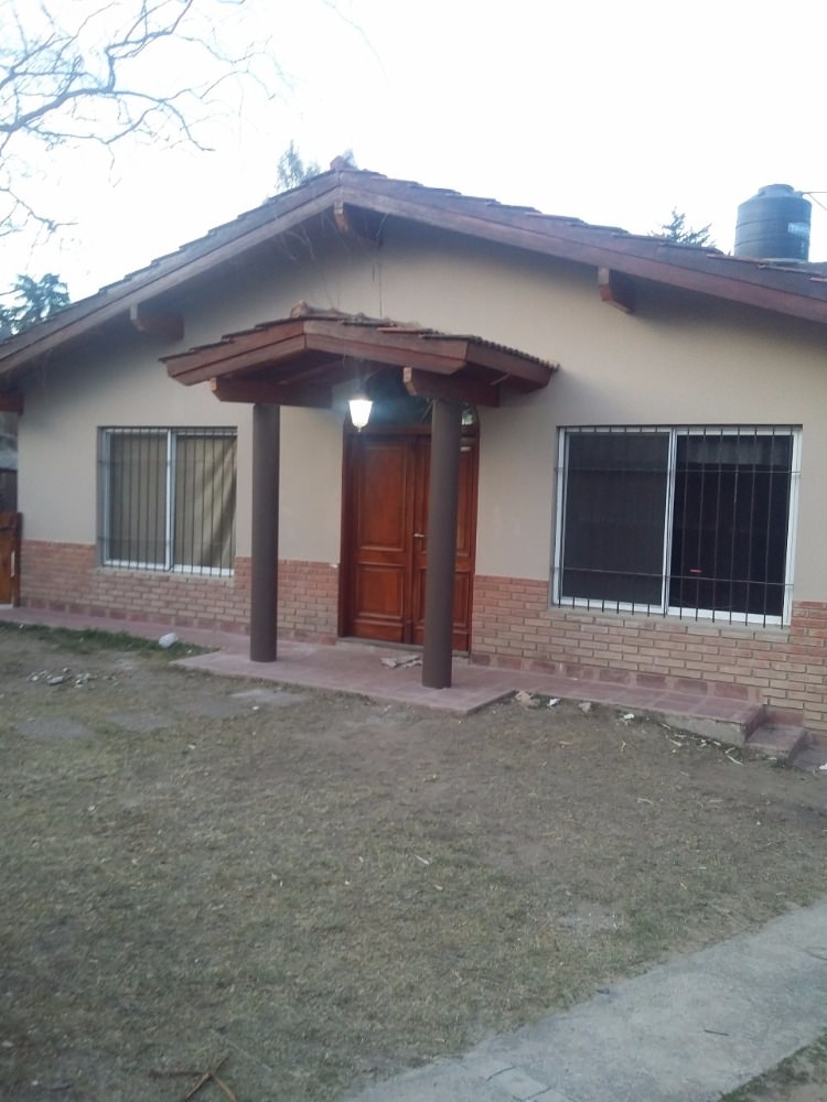 COMPLEJO EN VILLA DEL LAGO, CASA DE FAMILIA + 6 DEPARTAMENTOS !!