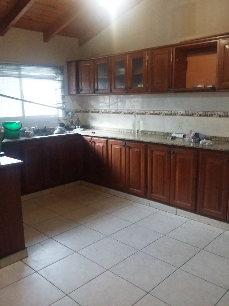 COMPLEJO EN VILLA DEL LAGO, CASA DE FAMILIA + 6 DEPARTAMENTOS !!