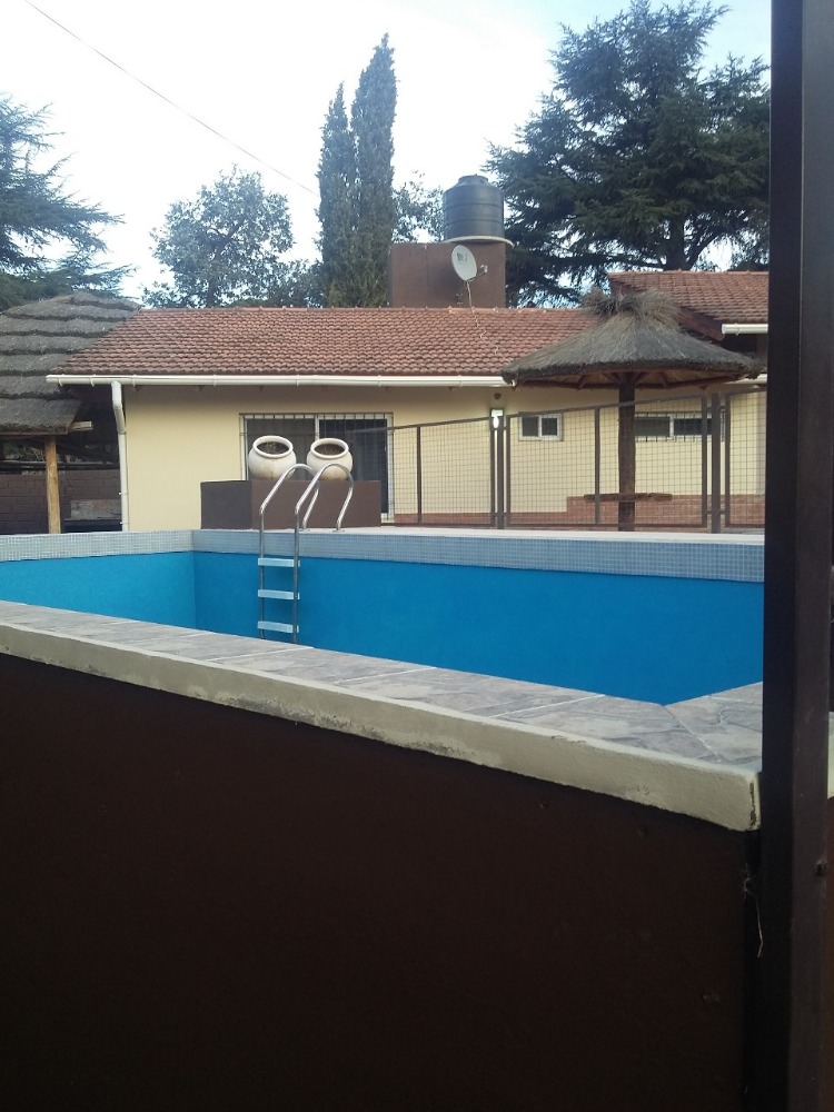 COMPLEJO EN VILLA DEL LAGO, CASA DE FAMILIA + 6 DEPARTAMENTOS !!