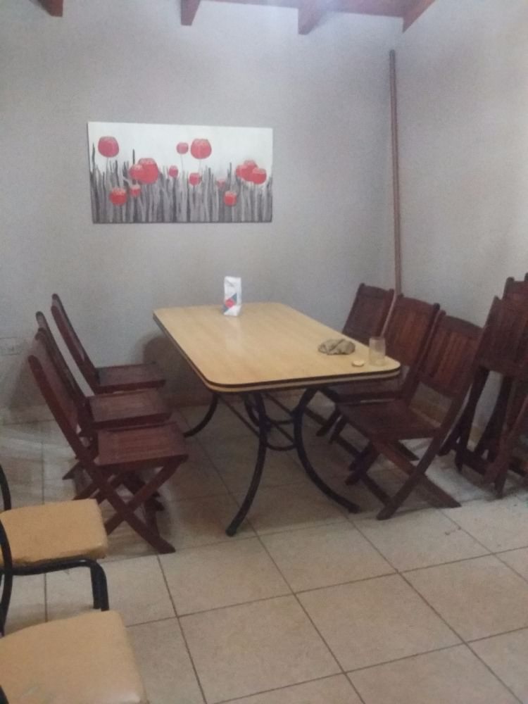 COMPLEJO EN VILLA DEL LAGO, CASA DE FAMILIA + 6 DEPARTAMENTOS !!
