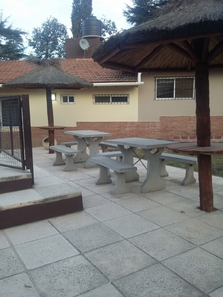 COMPLEJO EN VILLA DEL LAGO, CASA DE FAMILIA + 6 DEPARTAMENTOS !!