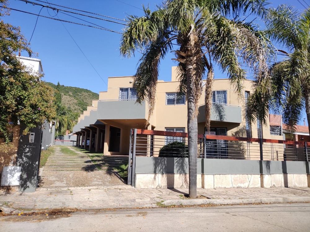 DUPLEX DE 2 DORMITORIOS CON PILETA