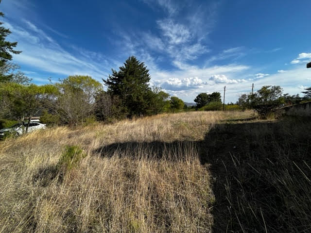 TERRENO PLANO CON MUY LINDA VISTA EN LAGO AZUL !!