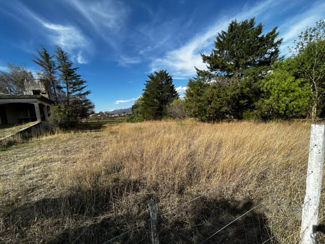 TERRENO PLANO CON MUY LINDA VISTA EN LAGO AZUL !!
