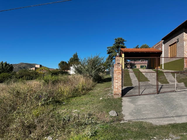 HERMOSO LOTE CON VISTA !!