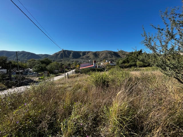 HERMOSO LOTE CON VISTA !!