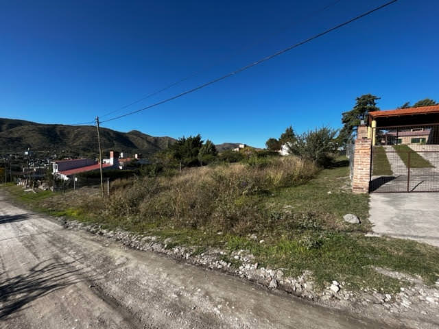 HERMOSO LOTE CON VISTA !!
