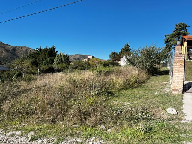 HERMOSO LOTE CON VISTA !!