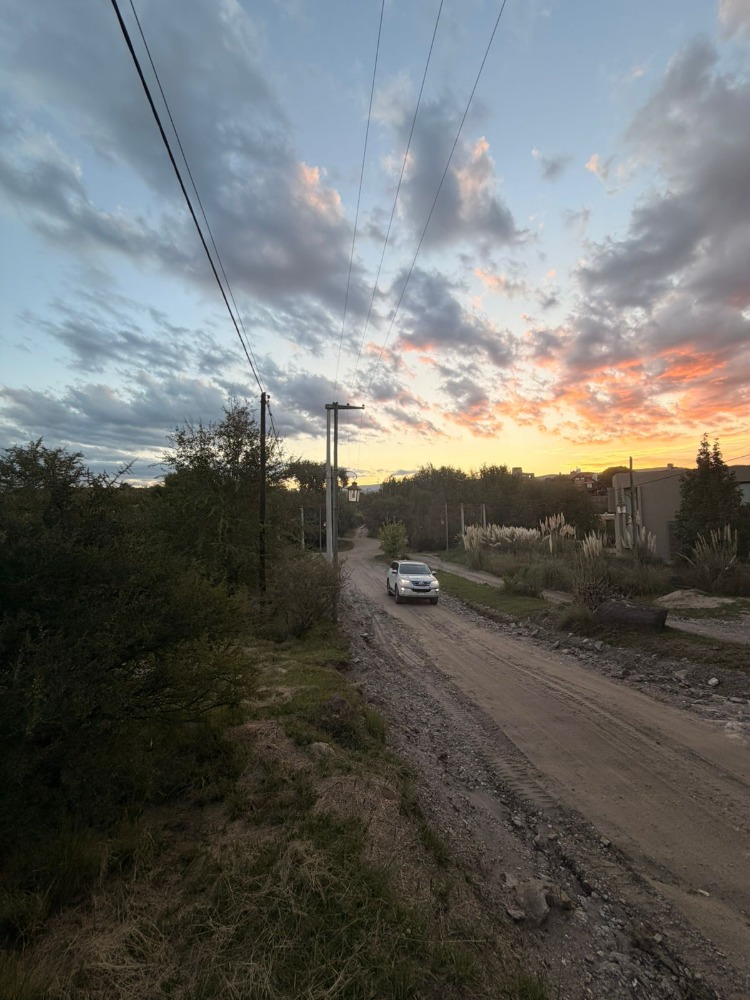 LOTE EN LOMAS DEL REY