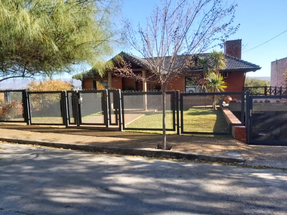 CASA CON HERMOSA VISTA