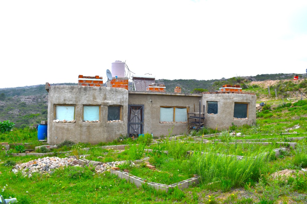 CASA CON VISTA PANORAMICA.FRENTE A RUTA 28( TRAMO ASFALTADO)