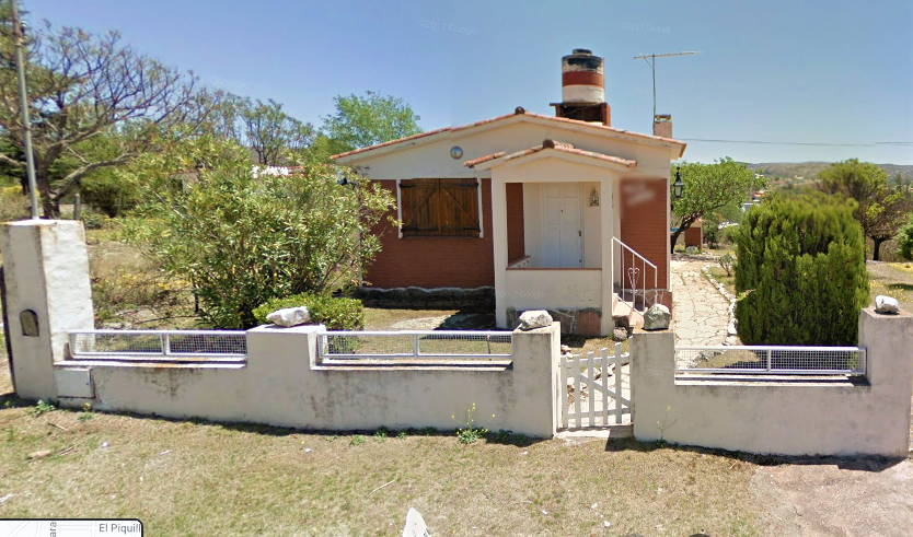 CASA CON 2 LOTES DE 10 X 30