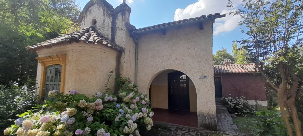 CASA TRADICIONAL CON FONDOS AL ARROYO TANTI