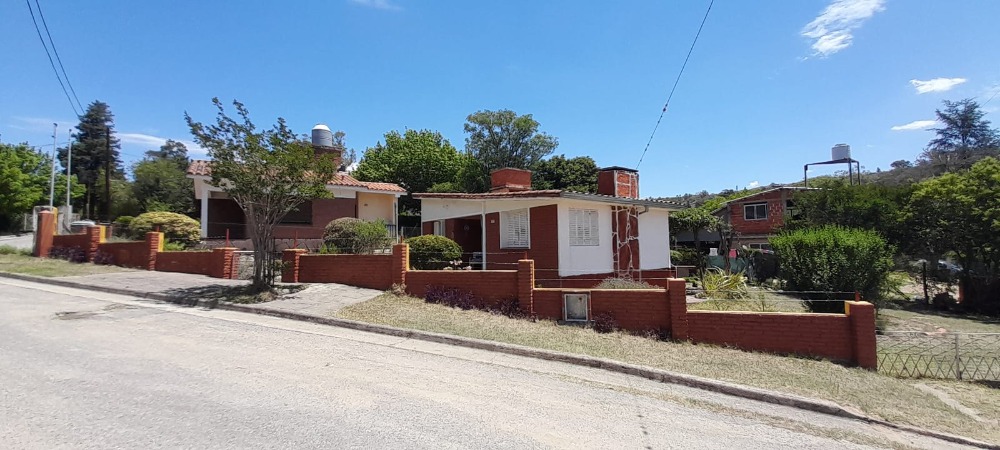 CASA EN VENTA- CALLE NEUQUEN- TANTI CENTRO