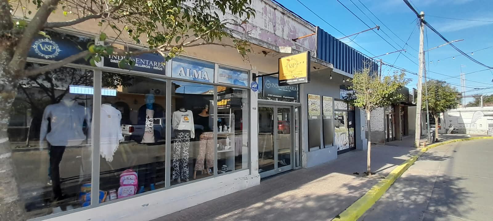 COMPLEJO COMERCIAL Y HABITACIONAL EN PLENO CENTRO DE TANTI