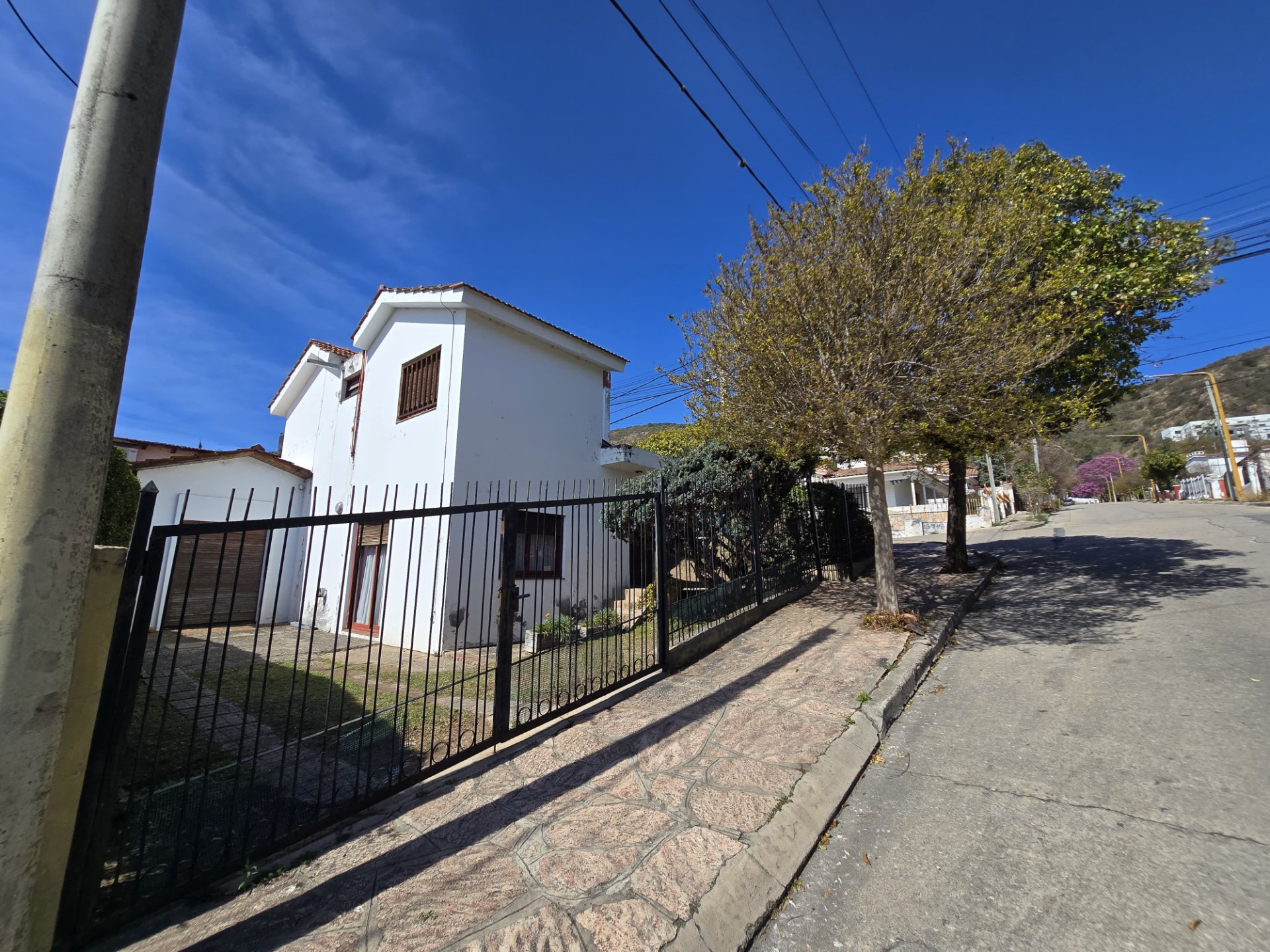 Venta - Oportunidad , 2 Hermosas Propiedades En Un Solo Terreno , 8 Cuadras Del Centro