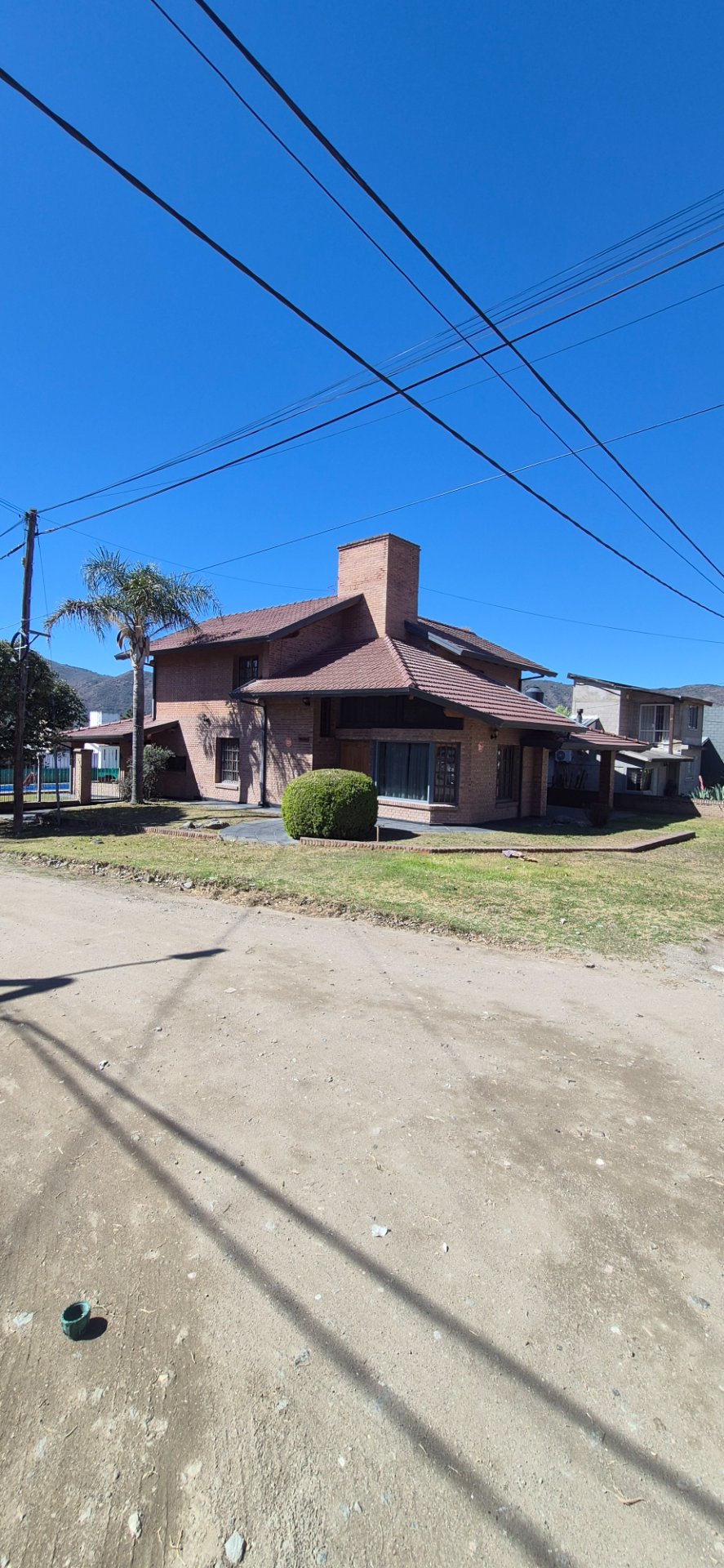 VENTA HERMOSA CASA  CON PILETA