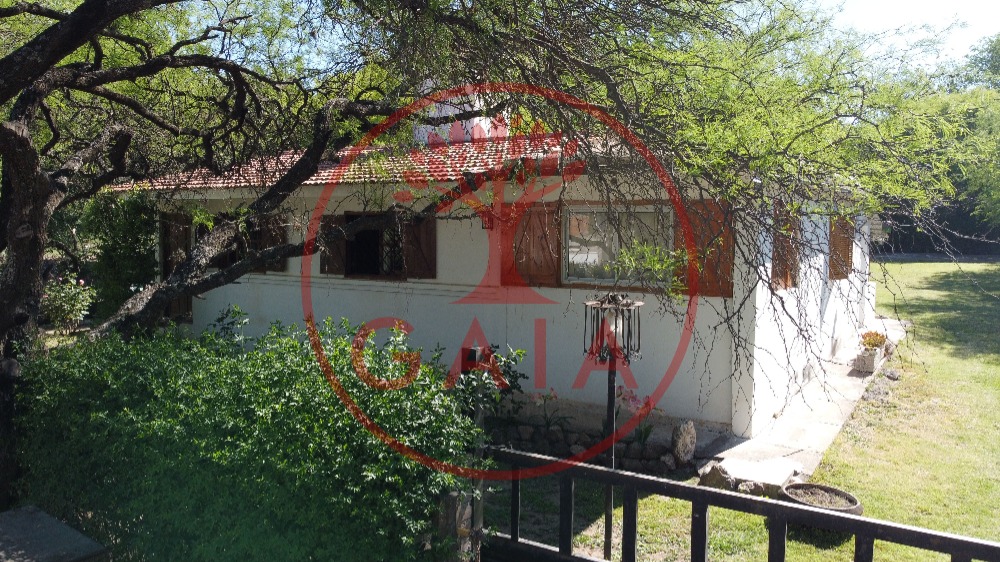 Casa tipo chalet con pileta y jardín  Villa Parque Síquiman (Tierra de Ensueño)